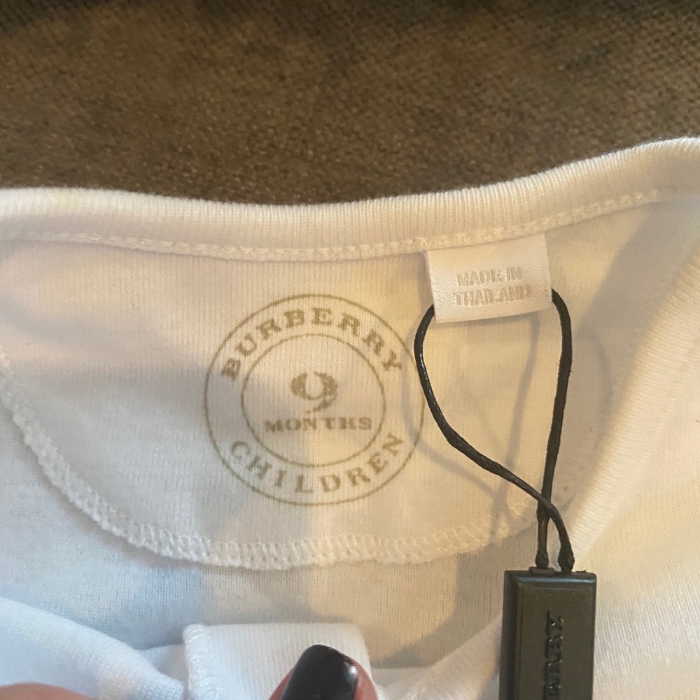 Burberry baby onesie - Picture 4 of 4